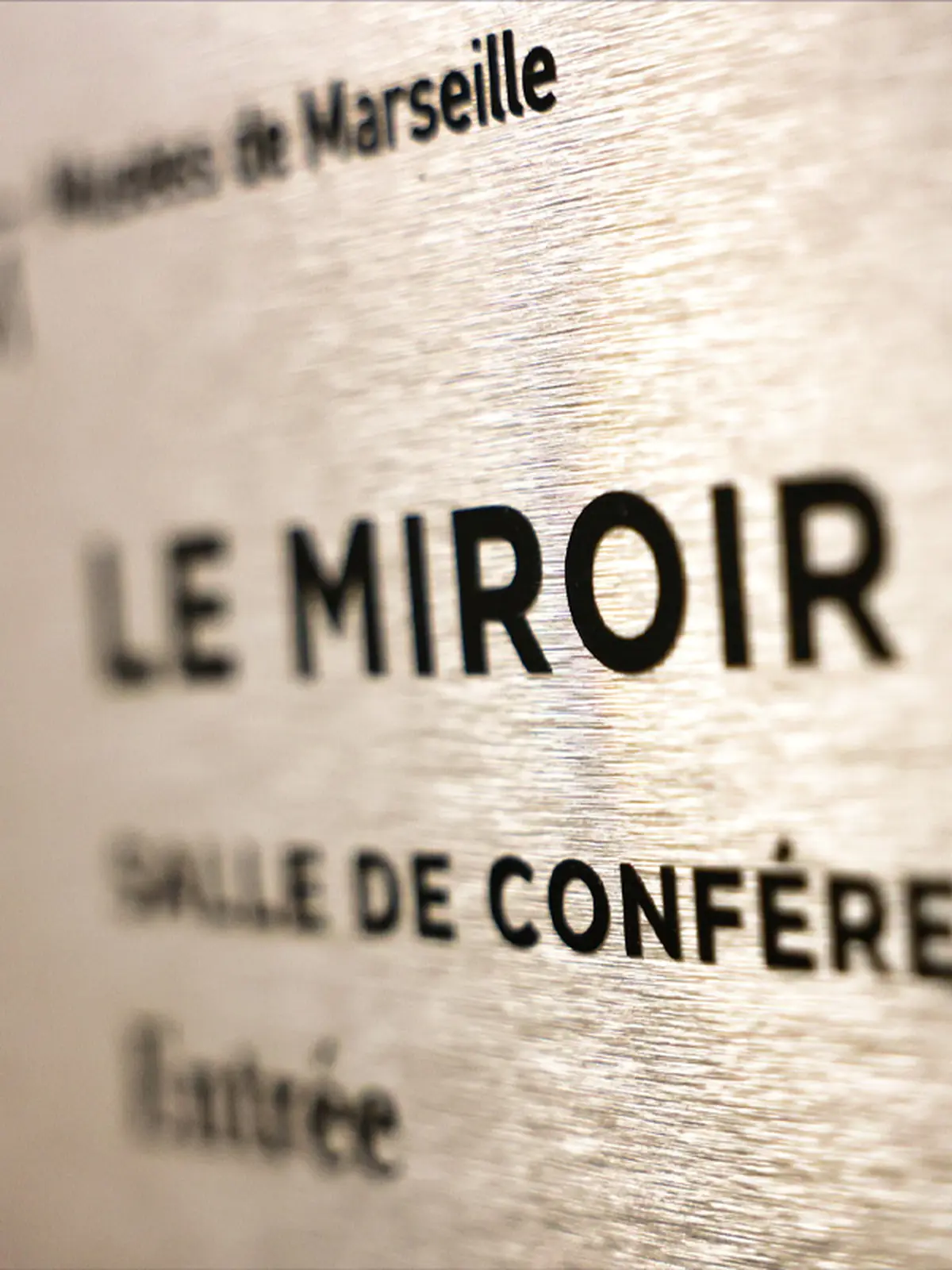 Projection-débat autour du film Le monde comme un bijoux au creux de la main