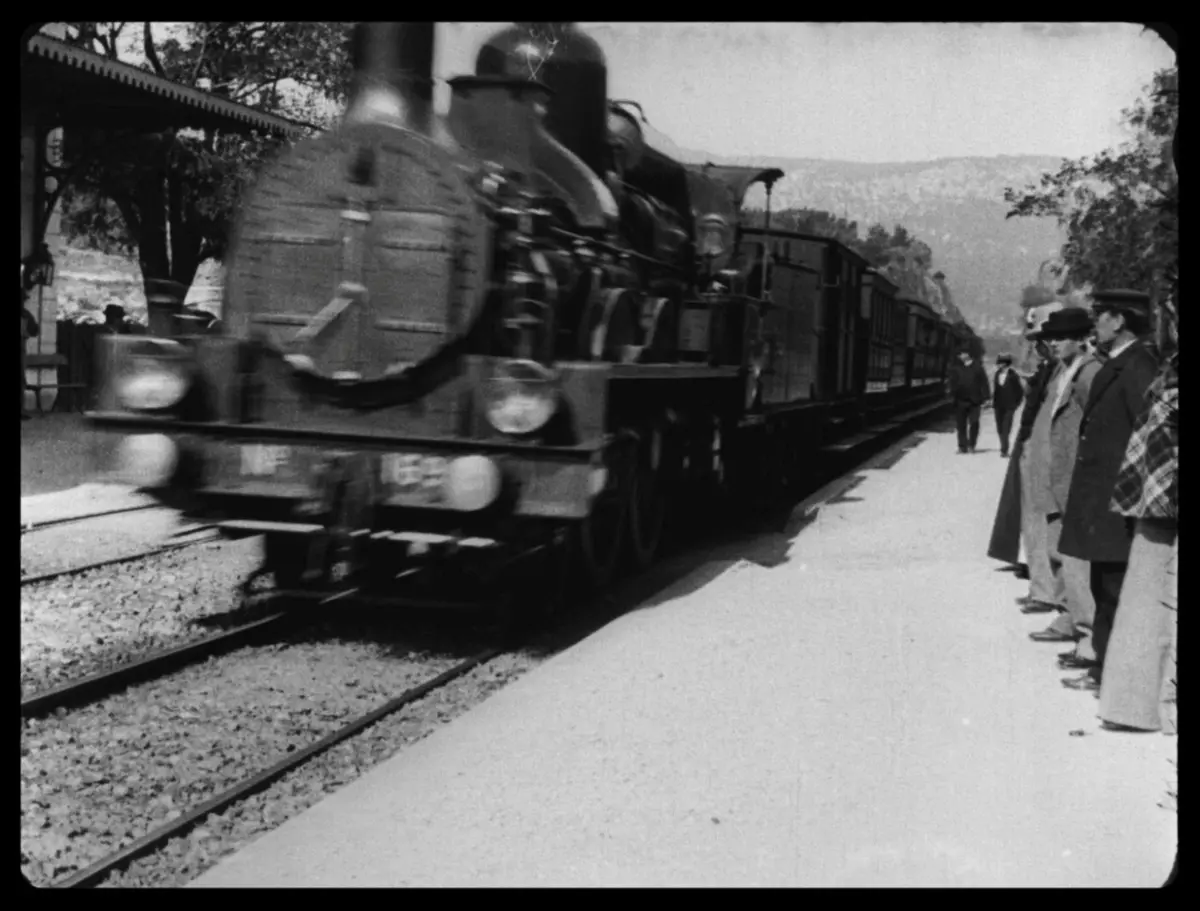 Projection : L'arrivée d'un train à La Ciotat de Louis Lumière