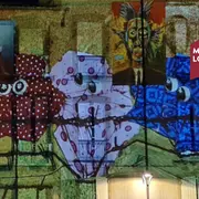 Projection Publique De La Fresque Lumineuse Sur La Façade Du Musée