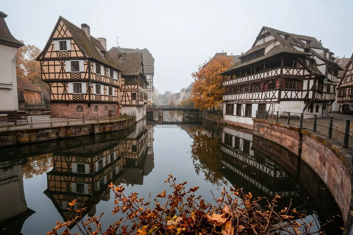 Quartier de la petite France &agrave; Strasbourg en automne