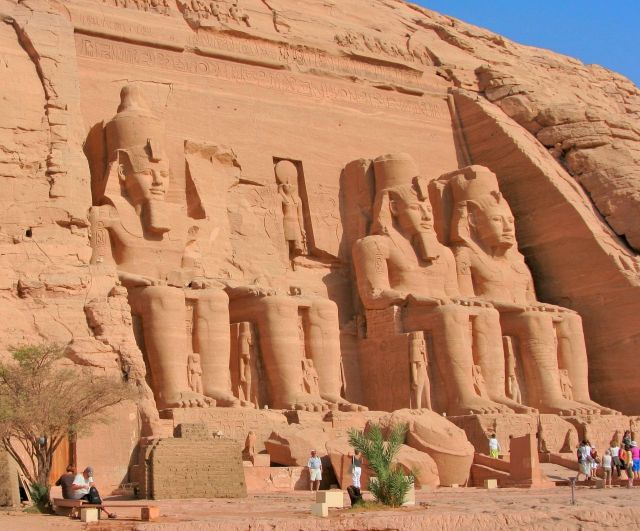 Le temple d\'Abou Simbel a été bâti sous le règne de Ramsès II
