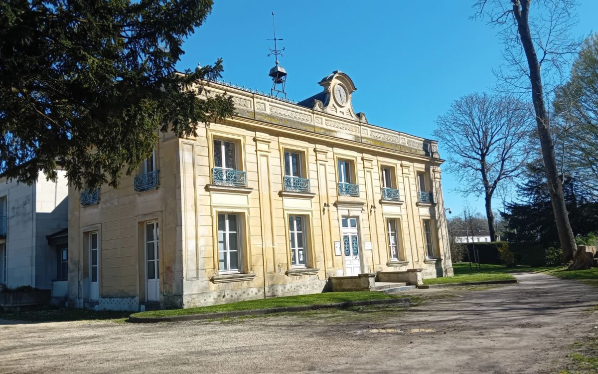 La conciergerie du château de la Chevrette, actuel musée Michel Bourlet à Deuil-La-Barre.