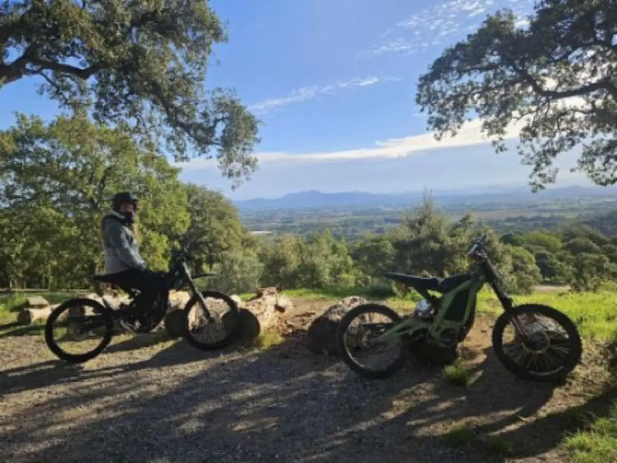 Randonnée accompagnée à moto électrique à Roquebrune-sur-Argens