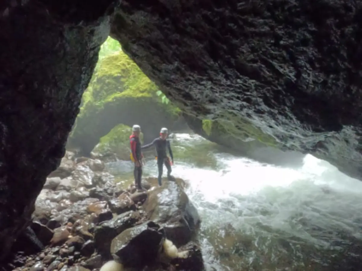 Randonnée aquatique souterraine à Thiézac (15)