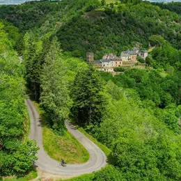 Randonnée dans la fraîcheur du matin Lavergne-Castelmary