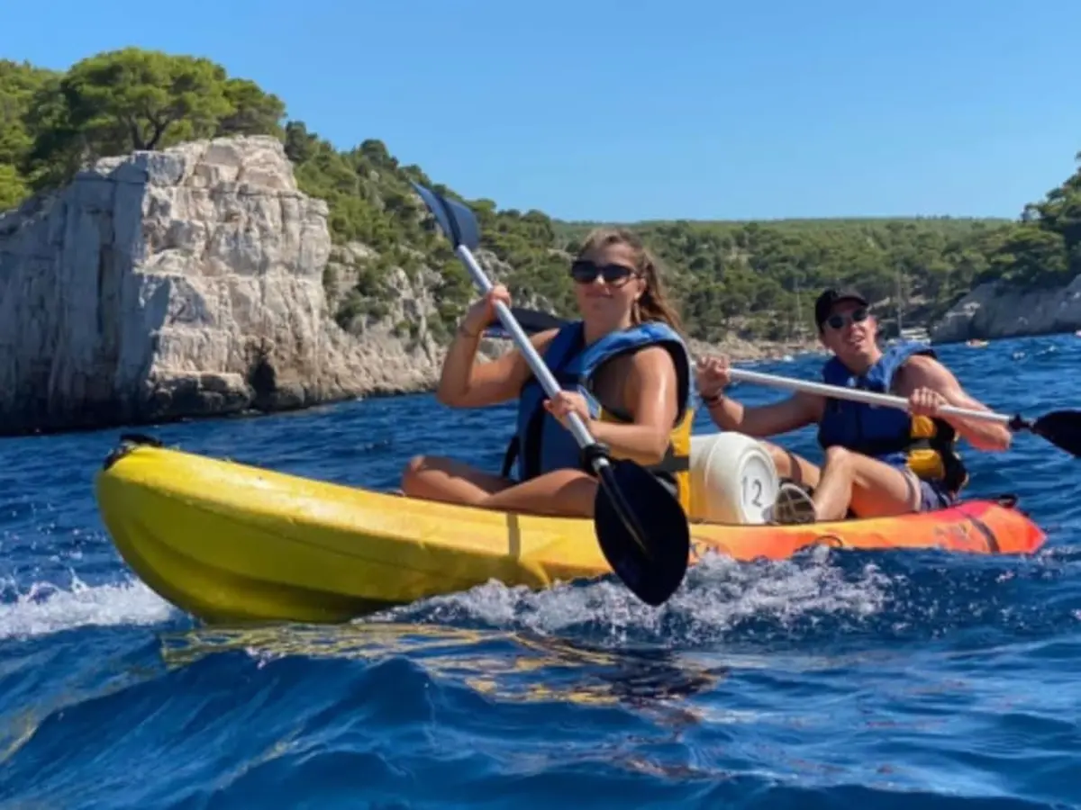 Randonn&eacute;e guid&eacute;e en kayak dans les calanques &agrave; Cassis (13)