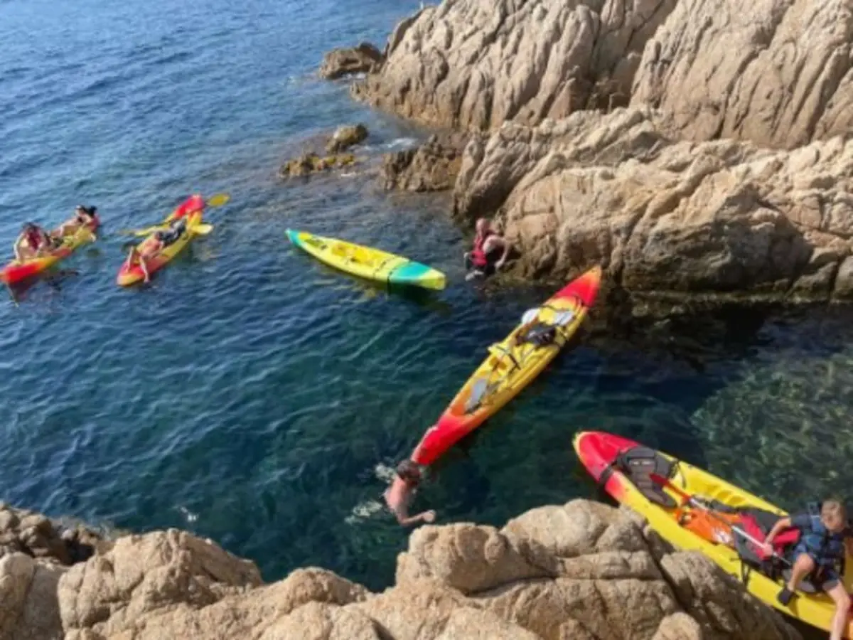 Randonnée guidée en kayak depuis la plage de Pampelonne