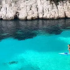 Randonnée guidée en Stand-Up Paddle aux Calanques de Cassis