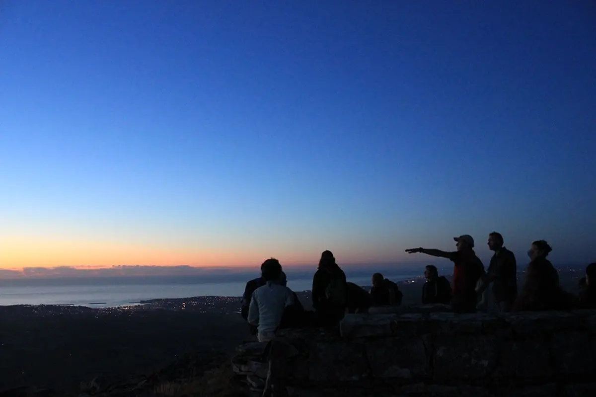 Randonnée nocturne accompagnée : Le chemin des lucioles, balade à la frontale en famille