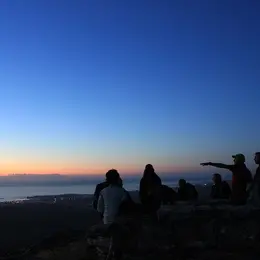 Randonnée nocturne accompagnée : Le chemin des lucioles, balade à la frontale en famille