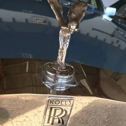 Rassemblement de véhicules Rolls Royce et Bentley