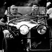 Rassemblement de véhicules roulants.