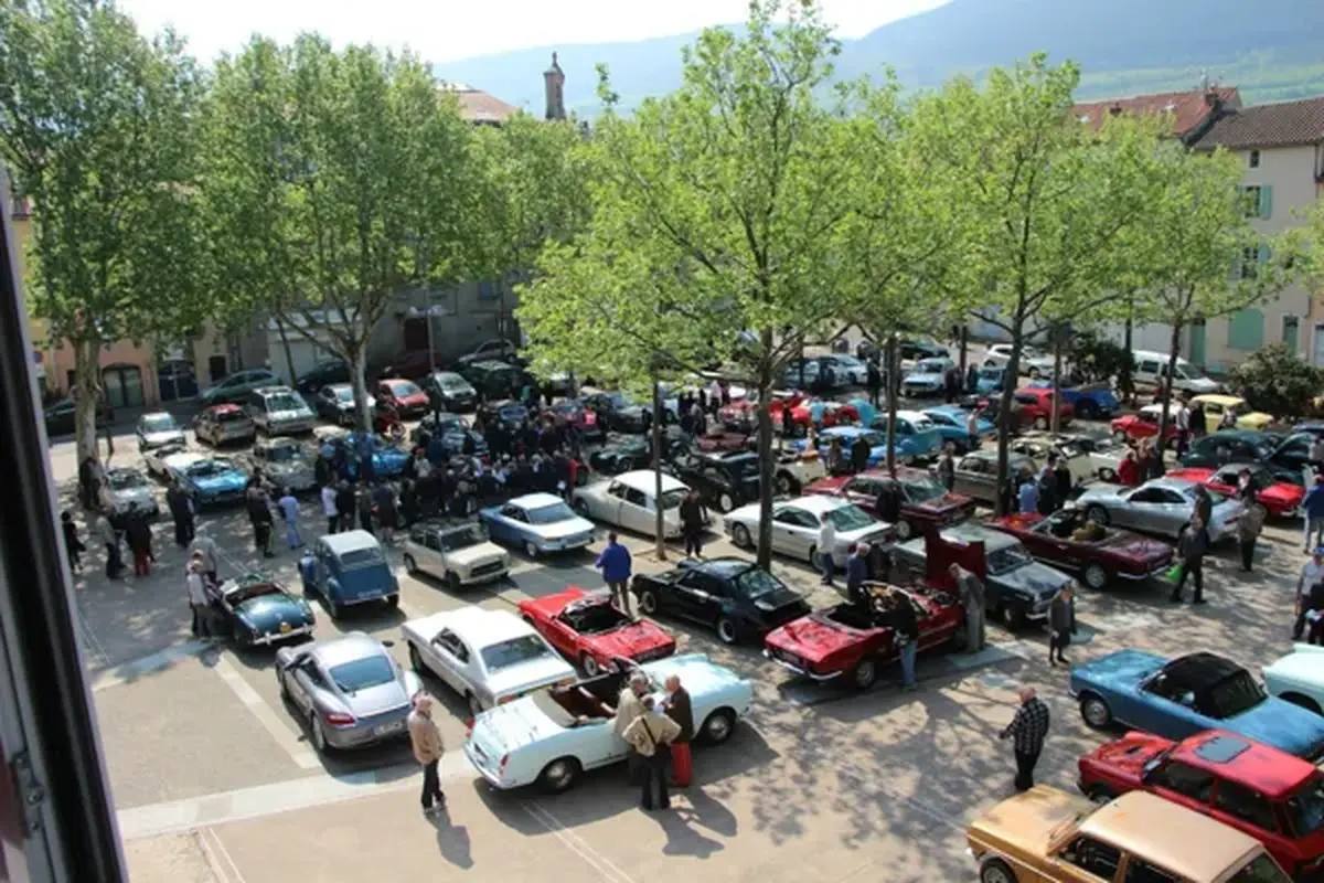 Rassemblement de voitures anciennes ( SAVA)