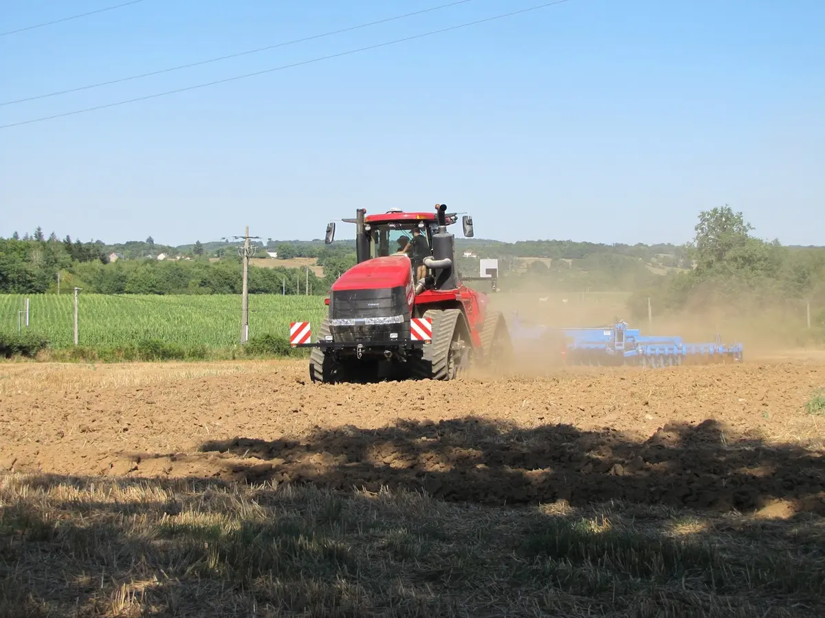 Rassemblement des Tracteurs Rouges