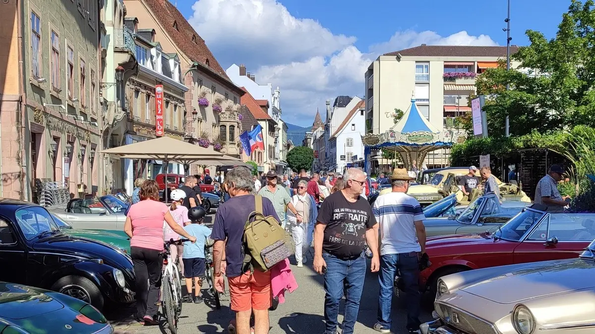 Rassemblement du 4e dimanche à Guebwiller - exposition de voitures anciennes