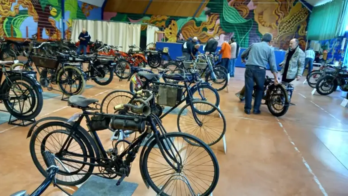 Rassemblement motos ancêtres à Saint-Salvadou