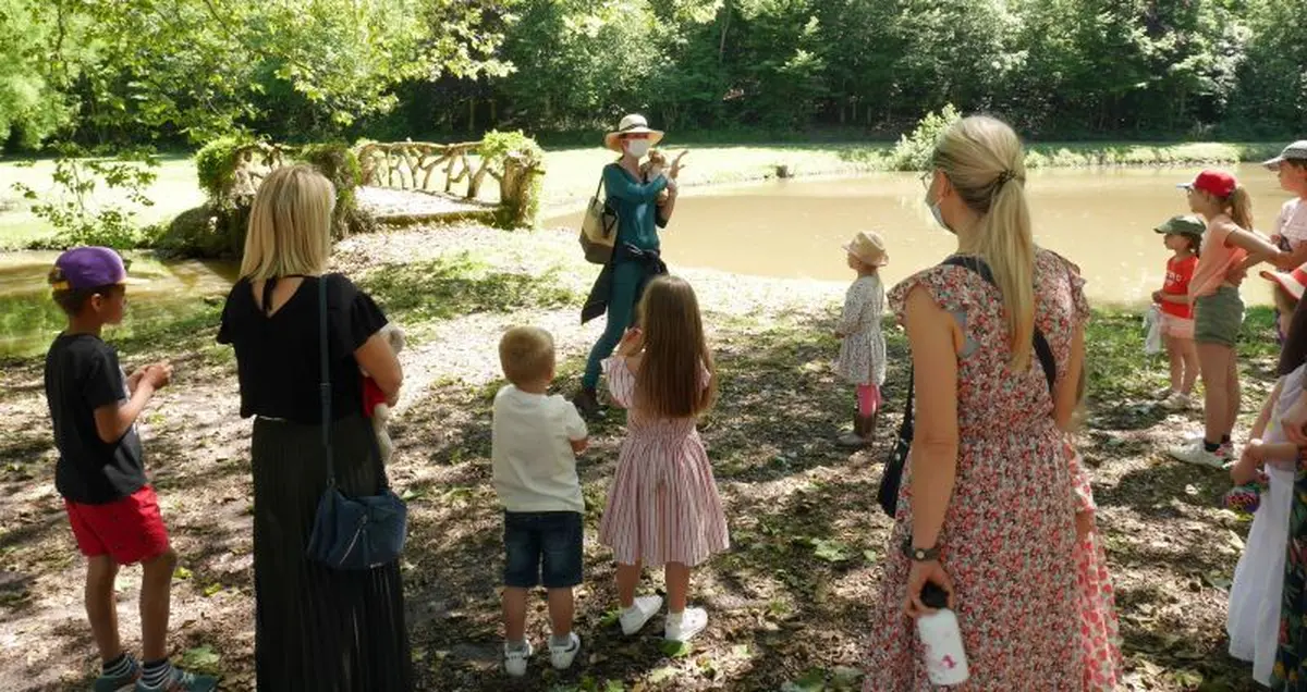 RDV Aux Jardins 2026 - Mon doudou fait la visite dans le parc du château du Mortier