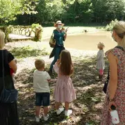 RDV Aux Jardins 2026 - Mon doudou fait la visite dans le parc du château du Mortier
