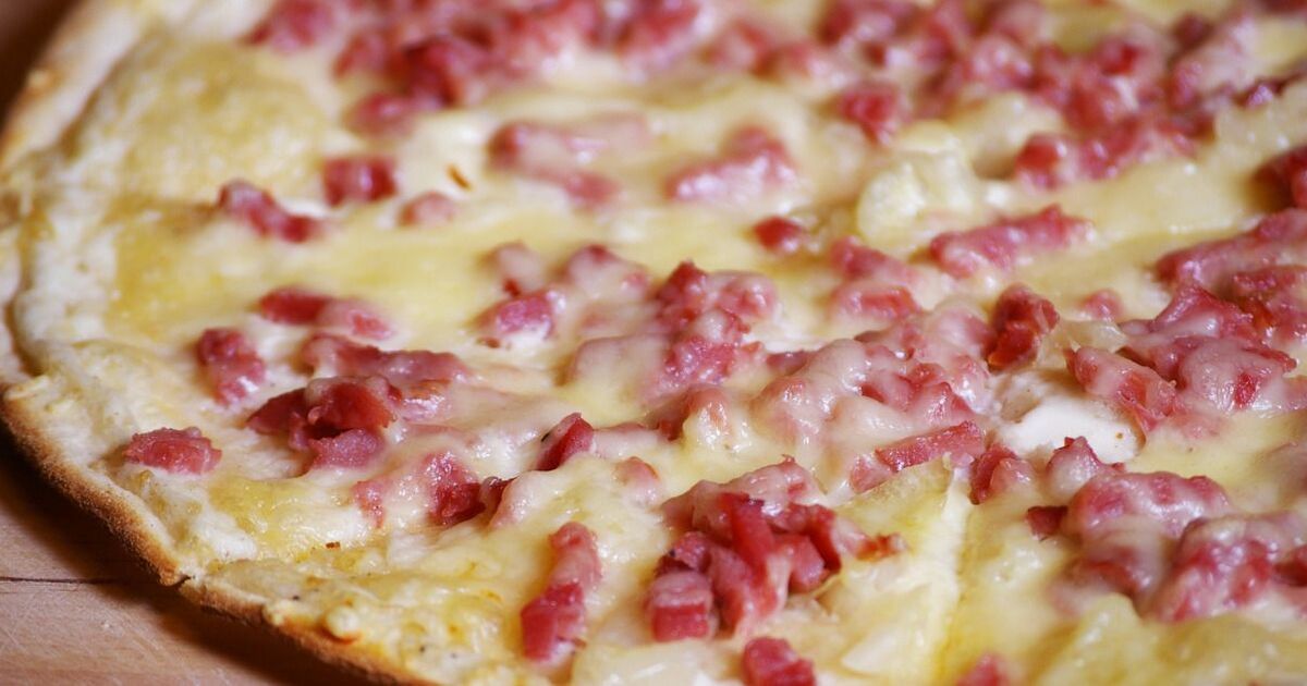 Recette de la tarte flambée alsacienne en vidéo (ou Flammekueche