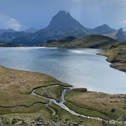 Regards croisés sur les lacs des Pyrénées face au changement climatique