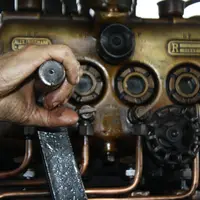 Le régulateur de vitesse de la locmotive Mallet, l'équivalent de l'accélérateur sur une voiture &copy; Sandrine Bavard