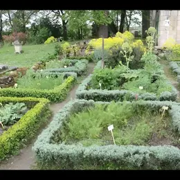 Rendez-vous aux jardins : visite du jardin de la Commanderie de Sallebruneau