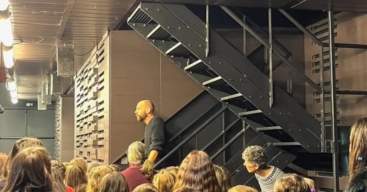 Rendez-vous Curieux : visite du théâtre de l'Usine