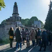 Rendez-vous Tours : Le cimetière la salle à la tombée de la nuit