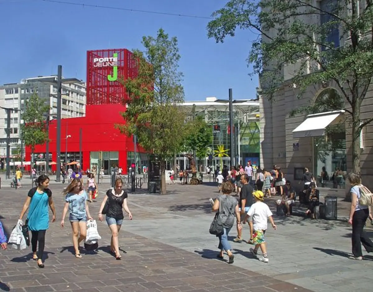 La rue du Sauvage et le centre Porte Jeune,  deux des hauts lieux du shopping mulhousien