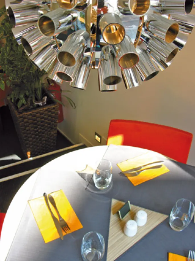 Le restaurant RG propose de dîner dans une atmosphère moderne et design
