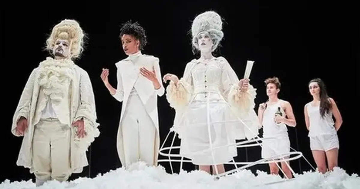 Retransmission théâtre : l'île aux escalves