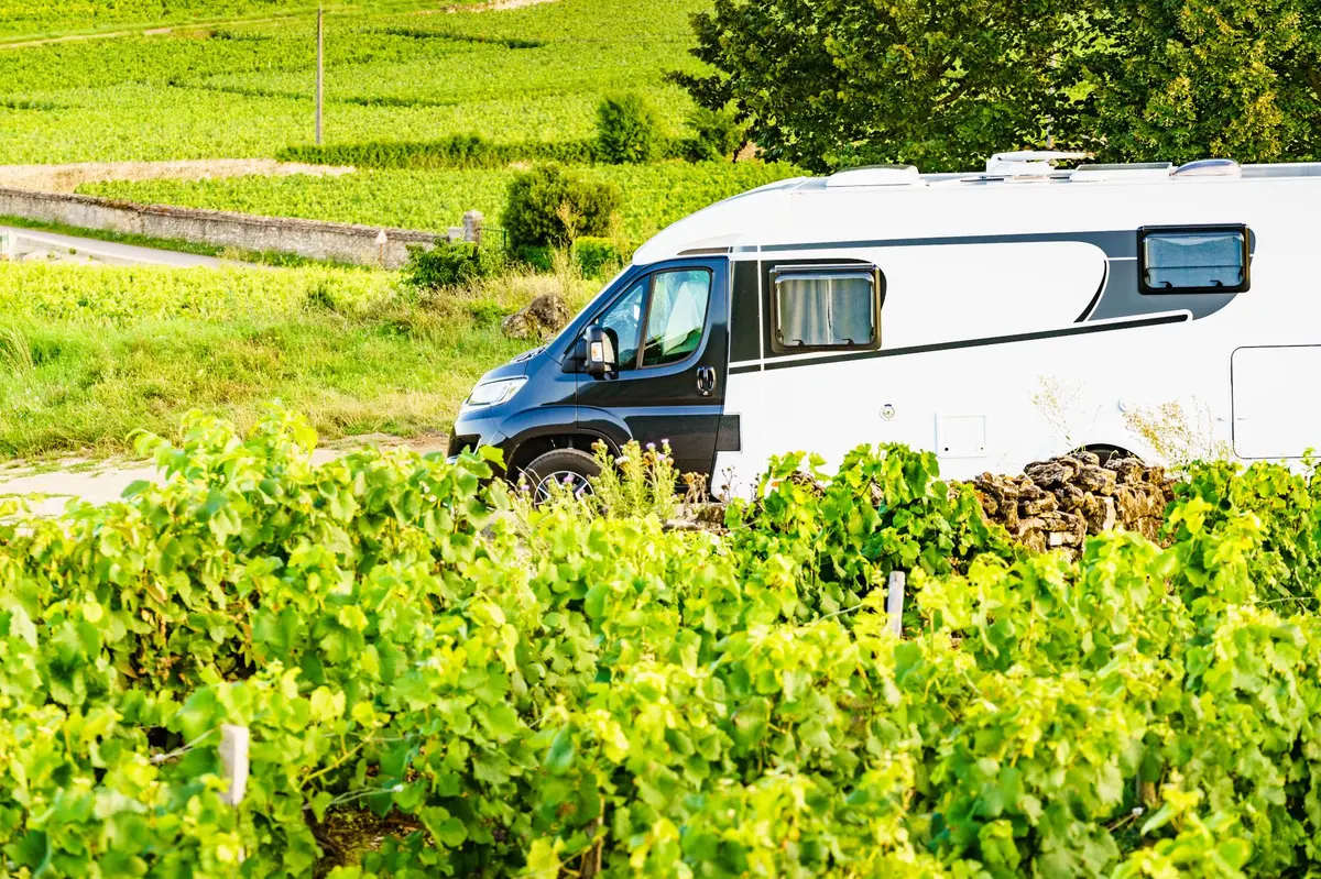 Road trip en camping-car dans le vignoble bordelais : un itinéraire de rêve entre Médoc, Saint-Émilion et Entre-Deux-Mers