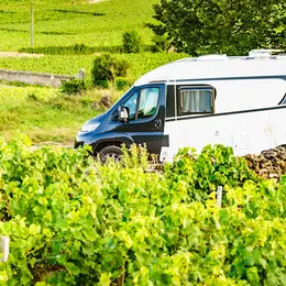 Road trip en camping-car dans le vignoble bordelais : un itinéraire de rêve entre Médoc, Saint-Émilion et Entre-Deux-Mers
