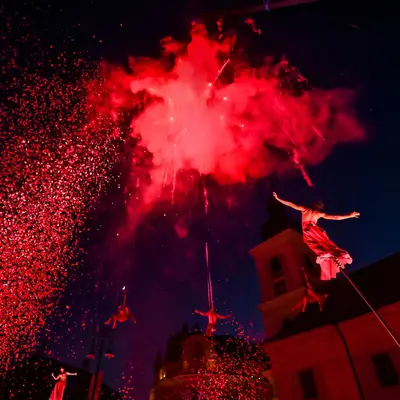 Rouge, le spectacle d'ouverture de Noël Bleu 2025