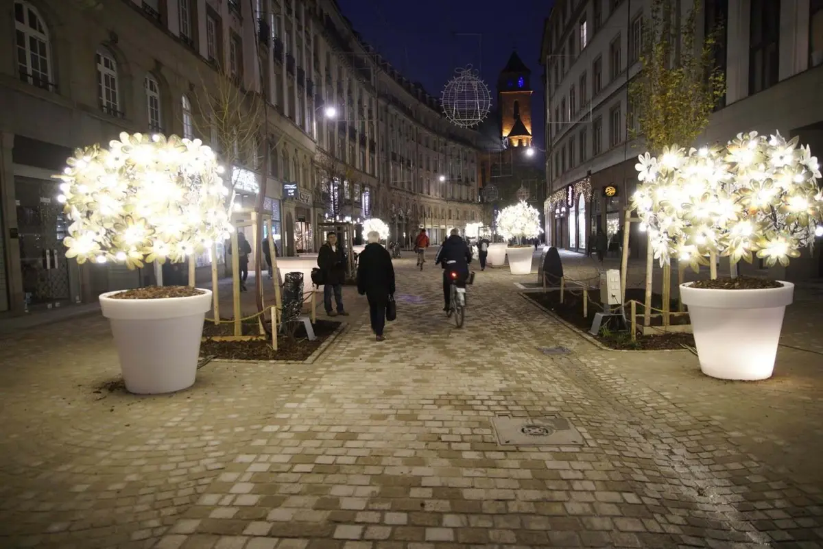 Illuminations de Noël dans la rue du 22 Novembre à Strasbourg
