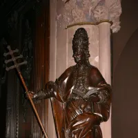 Saint Grégoire est l'un des saints représentés dans la nef de l'église Saint Nicolas de Haguenau sous la forme d'une statue DR