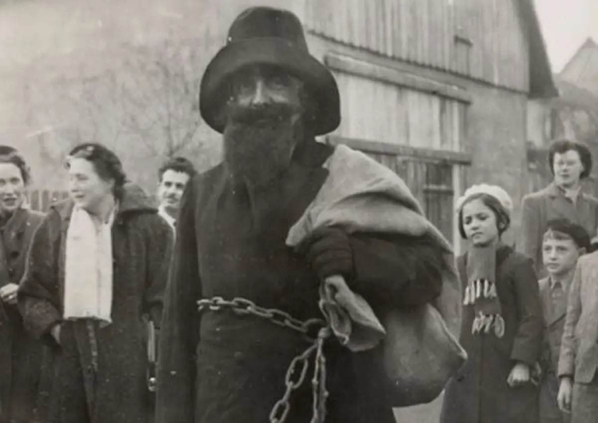 Saint-nicolas et son double le père fouettard