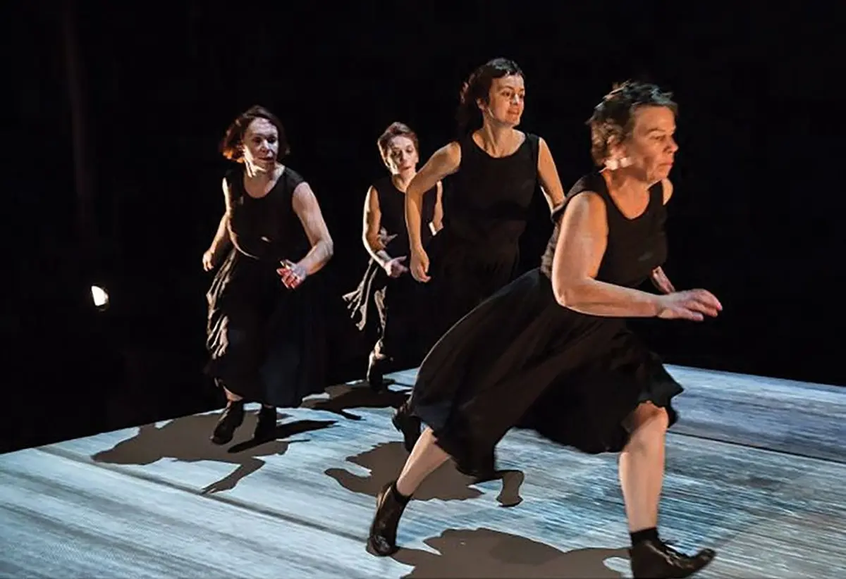 Fratries, du Fil rouge théâtre, un chœur de femmes qui évoque les liens fraternels à voir le 17 octobre