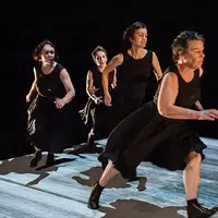 Fratries, du Fil rouge théâtre, un chœur de femmes qui évoque les liens fraternels à voir le 17 octobre DR