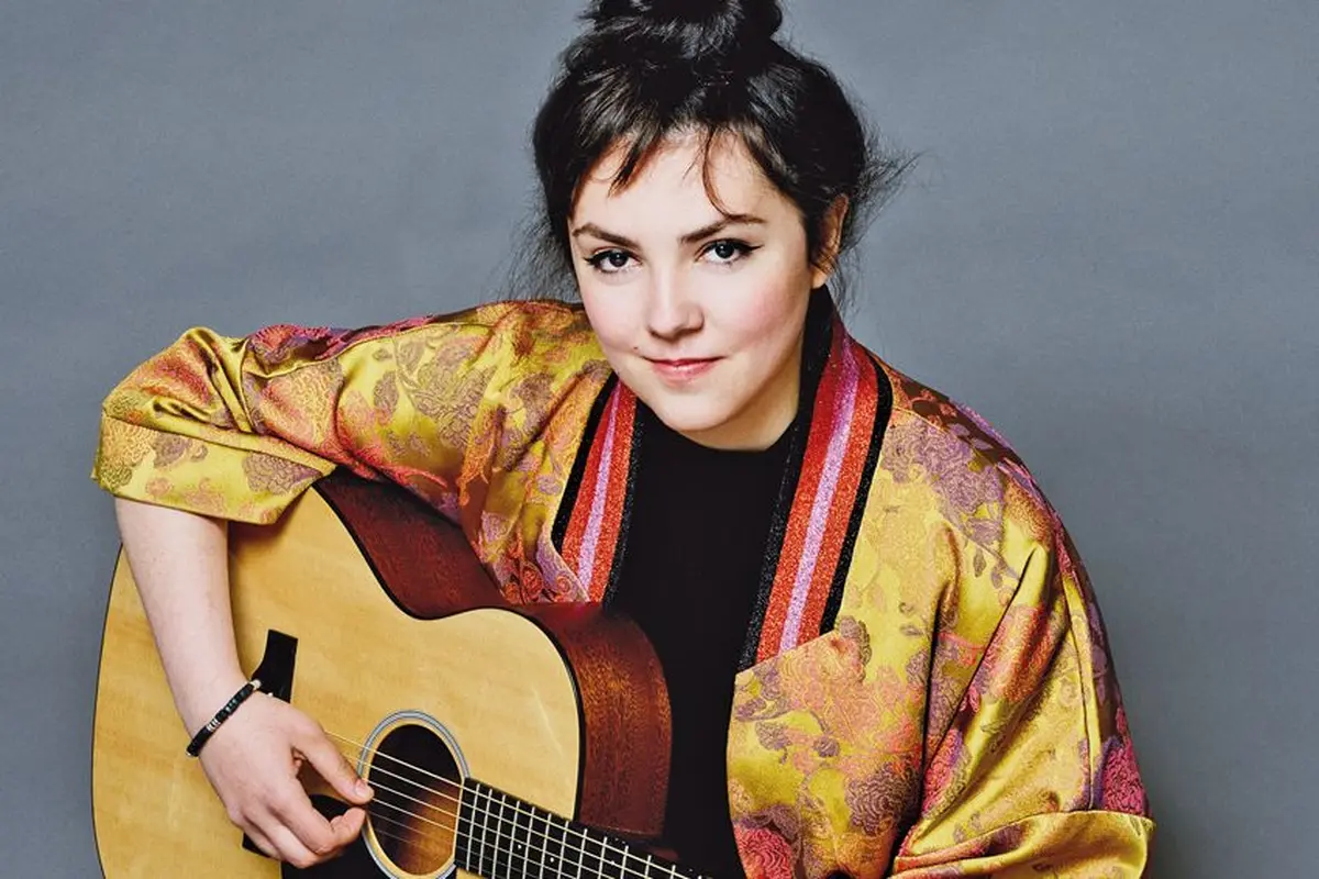 La jeune chanteuse Hoshi, qui cartonne cette année à la radio