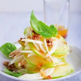 Salade au fenouil, pomme verte et noix