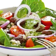 Salade d\'inspiration grecque ou italienne