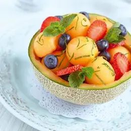 Salade fraiche au melon et aux fraises