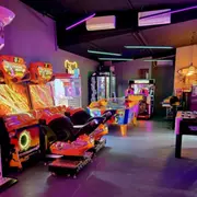 Salle de jeux d'arcade à Nice (06)