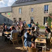 Salon de thé éphémère au milieu des fermes
