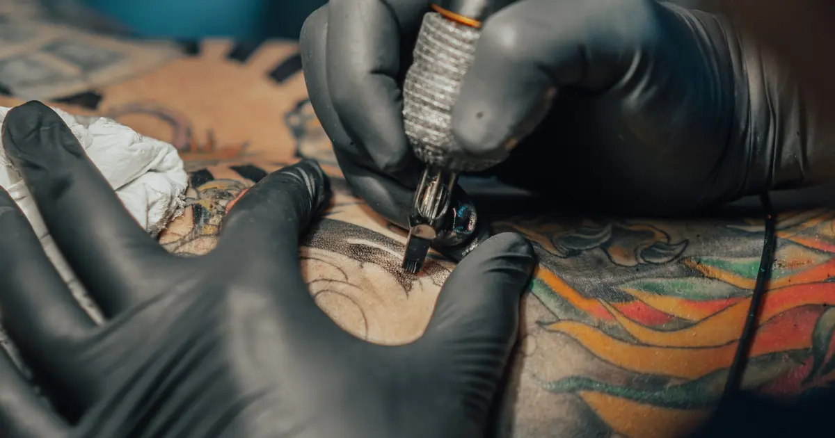 Les artistes tatoueurs sont nombreux au Salon du Tatouage de Nice