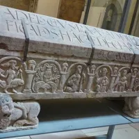 Le sarcophage roman de l'évêque Adeloch est daté du VIIe siècle ap. J-C &copy; Phédor