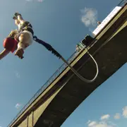 Saut à l'élastique à Saint-Georges-le-Gaultier (72)