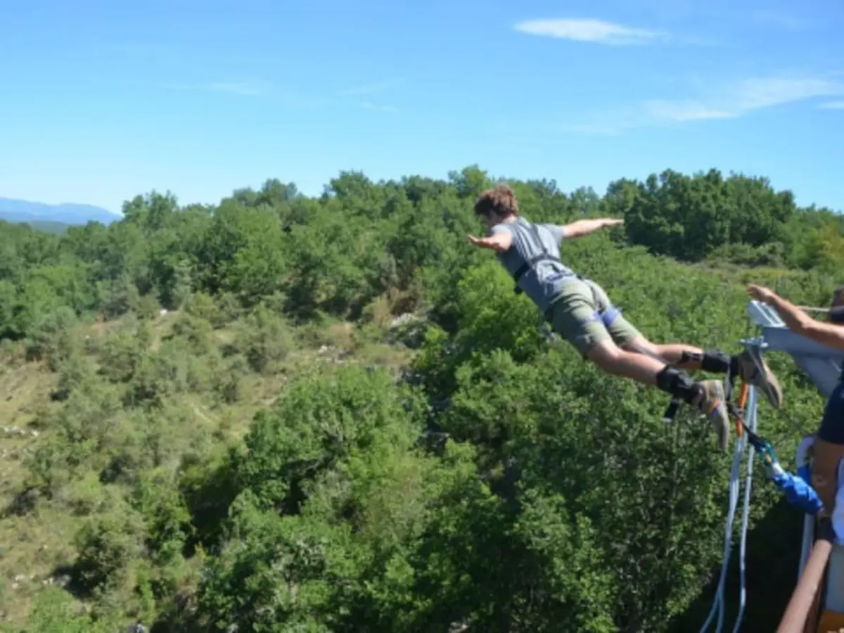 Saut à l'élastique au Viaduc de Banne à Saint-Paul-Le-Jeune (07)