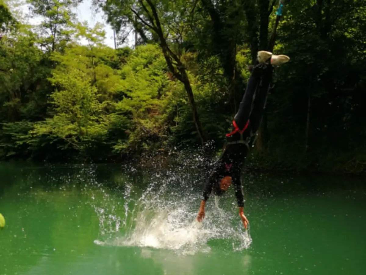 Saut à l'élastique avec touché d'eau du Viaduc d'Arudy (64)